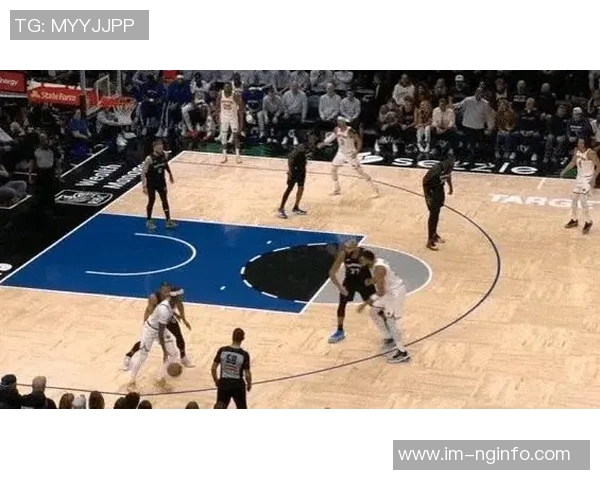 华子分享被唐斯隔扣经历感叹对手身材壮硕高度优势需团队支援